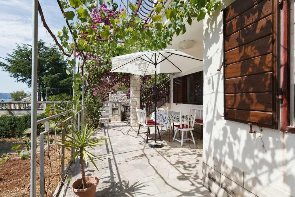 Villa Reminiscence Seget Vranjica Exterior foto